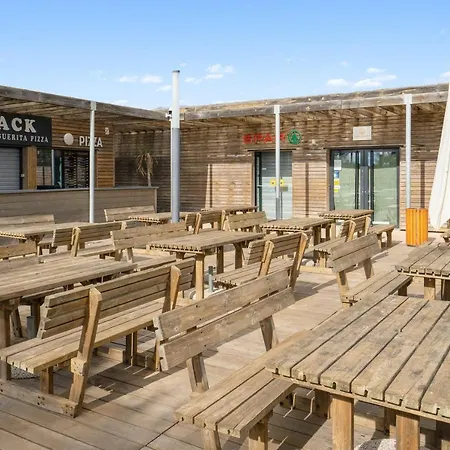 Convivial Pres De Sete Avec Piscine Partagee Meze